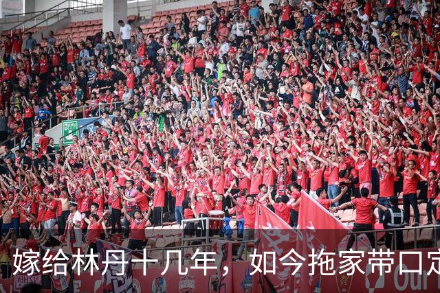 嫁给林丹十几年，如今拖家带口定居西班牙，10岁儿子要走网球路